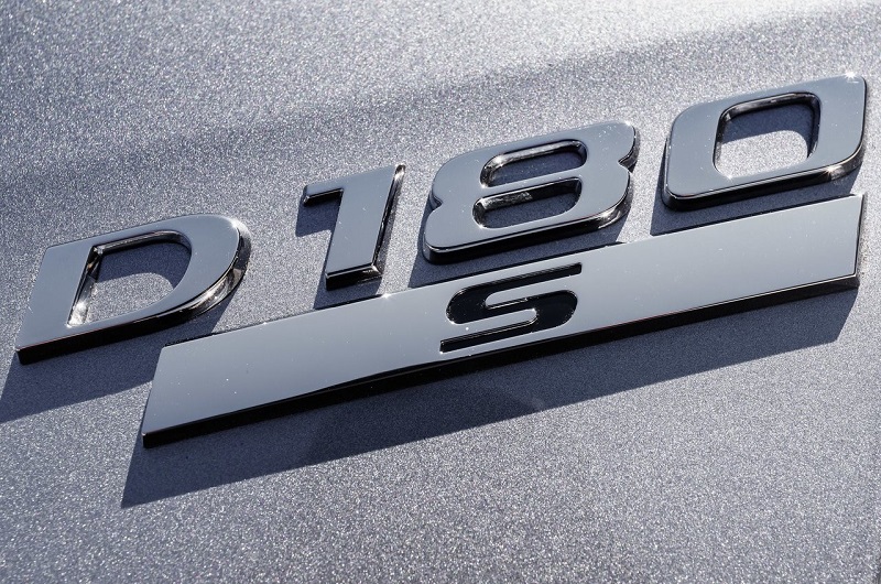 Jaguar-XE-2020-1280-8a.jpg