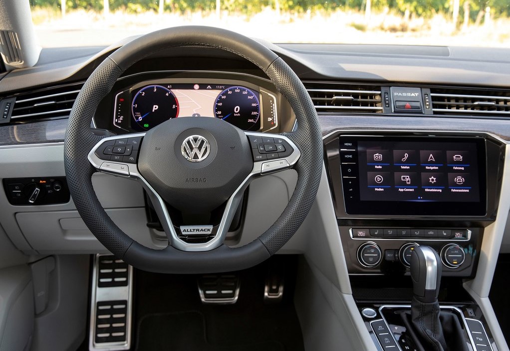 Volkswagen-Passat_Alltrack-2020-1024-4f.jpg